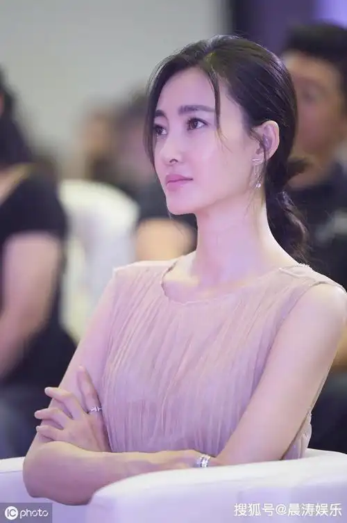 漂洋过海来看你清纯般的王丽坤又是多少人的梦中女神