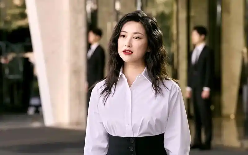 三十多岁的朱珠依然魅力不减