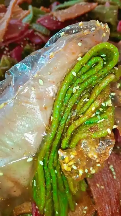 听说孕妇最喜欢吃绿色的辣条,也不知道这个消息是不是真的