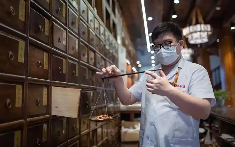 为消费者提供上千种中药饮片和上百张中医名方