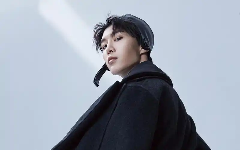 冷峻少年范丞丞帅气休闲干净迷人写真