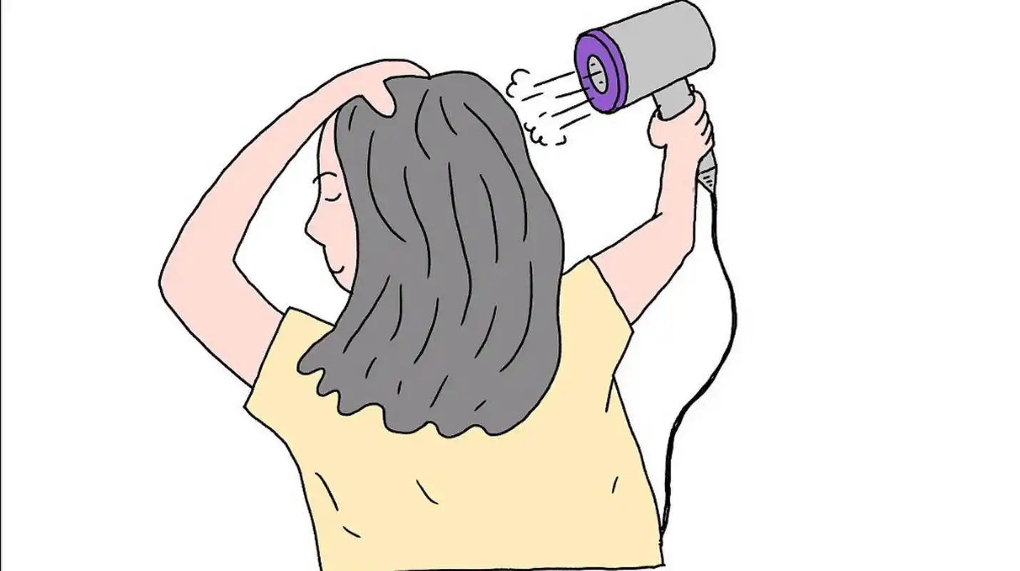 电吹风吹干②影响头皮健康  使用电吹风除了会对头发的发质造成损伤