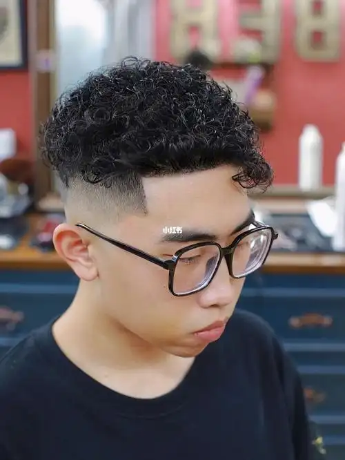 提升气质的男生烫发 适合秋冬季节 羊毛卷