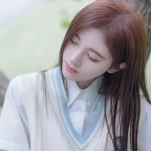 今天是校园风的鞠婧祎