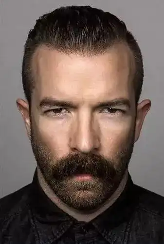 胡子留得好的男士,异性缘都不会太差