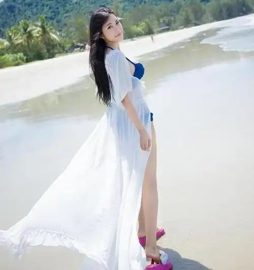 白嫩比基尼美女沙滩清凉一夏美照写真