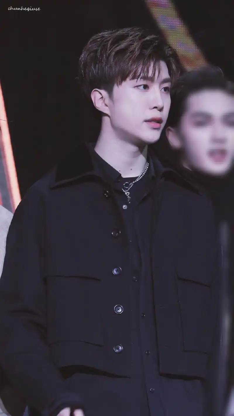 在十二届音乐盛典咪咕上,再一次被范丞丞的美颜击倒.