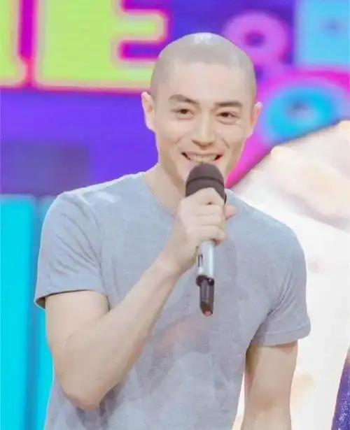 娱乐圈光头明星:胡歌腼腆,黄晓明高冷,最后几位最光亮?