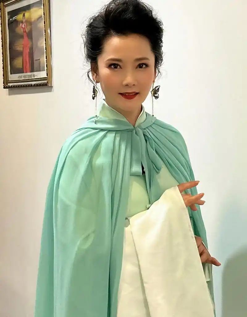 独家何赛飞闲不住的人