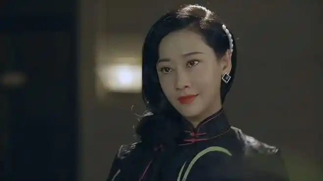 刀光枪影:旗袍美女路过,特务一着不慎惨遭枪杀,美女竟是杀手-影视综