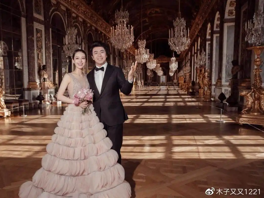 周杰伦昆凌出席婚礼,与郎朗合奏《青花瓷》,两对神仙夫妇合体!