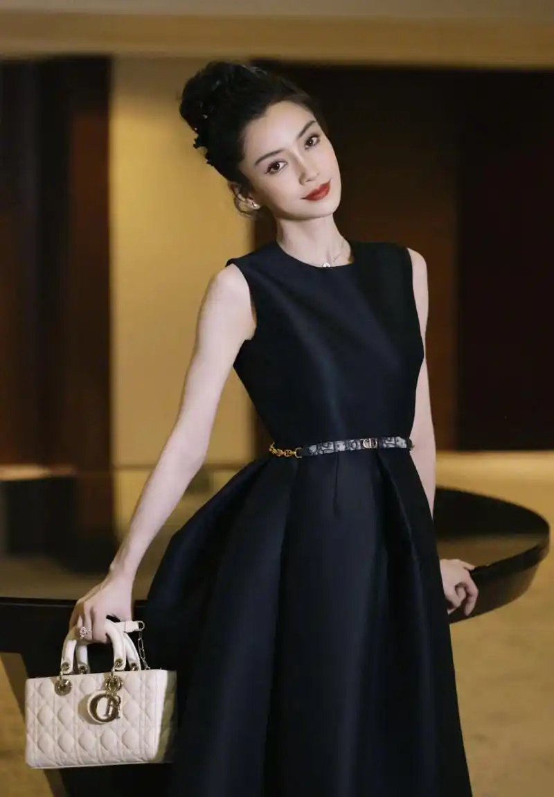 33岁杨颖尽显华贵精致,黑色礼服 丸子头造型,优雅大方!