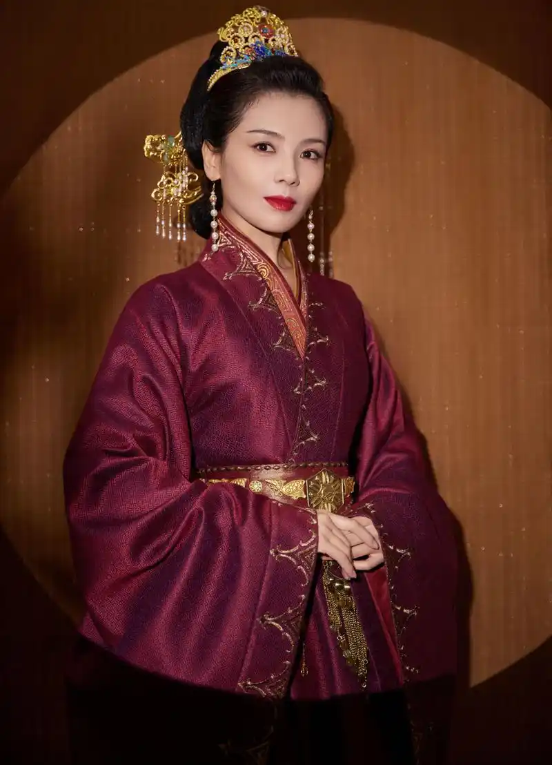 《2021中国电视剧发展报告>发布人民日报>2022-02-251001>近日,刘涛一