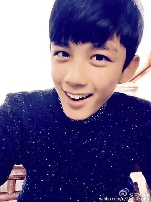 童星吴磊新浪微博介绍及最新生活照