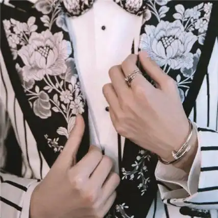 最新超好看的王俊凯手的图片合集 手控档真的好爱哦