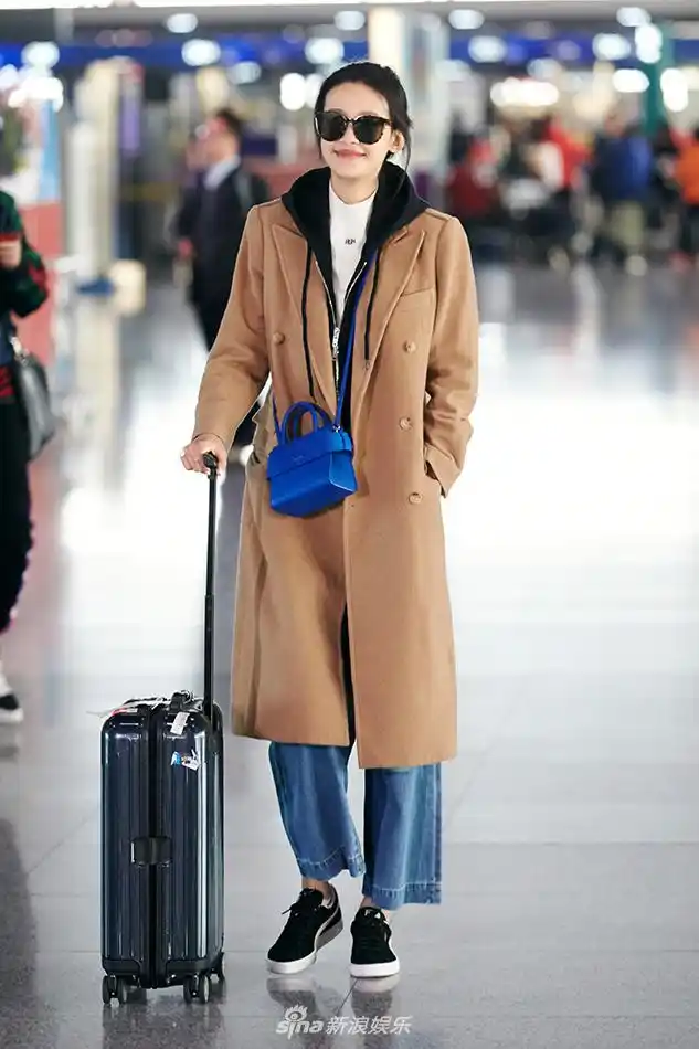 [3月7日]孙怡机场街拍酷劲十足走路带[9p] - 娱乐明星新闻 - sexinsex