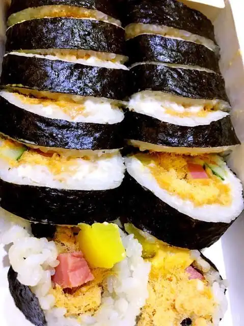 肉松蛋黄紫菜包饭图片