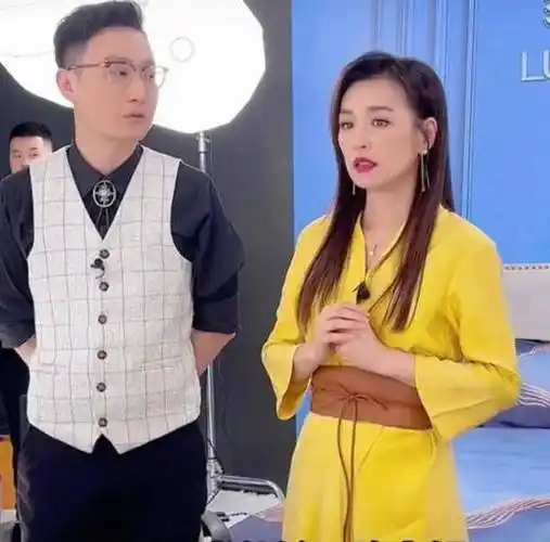 又一知名女星出镜翻车,现场大秀演技,网友:吃相太难看_张庭_富豪_生活