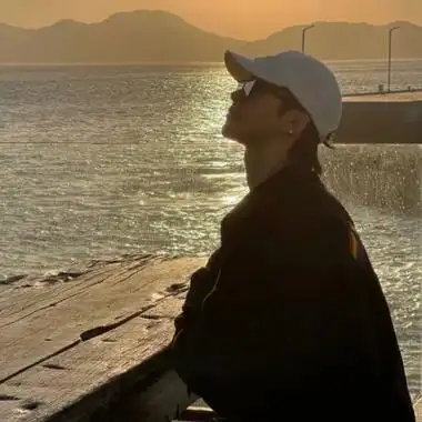 超好看的男生头像侧脸帅气