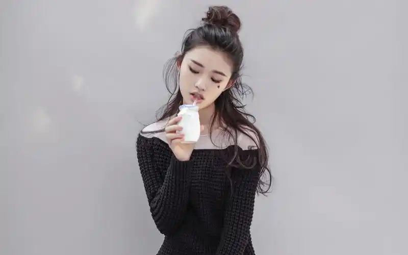 星女郎林允唯美时尚写真图片桌面壁纸