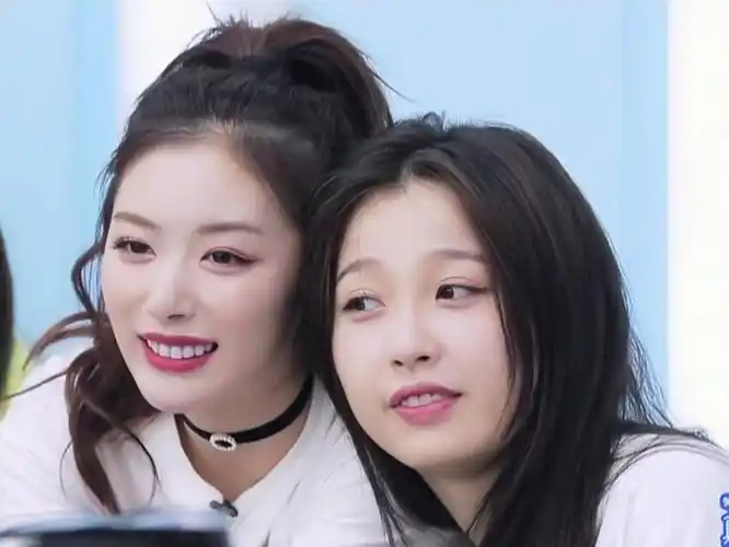 虞书欣&孔雪儿二改收藏注明