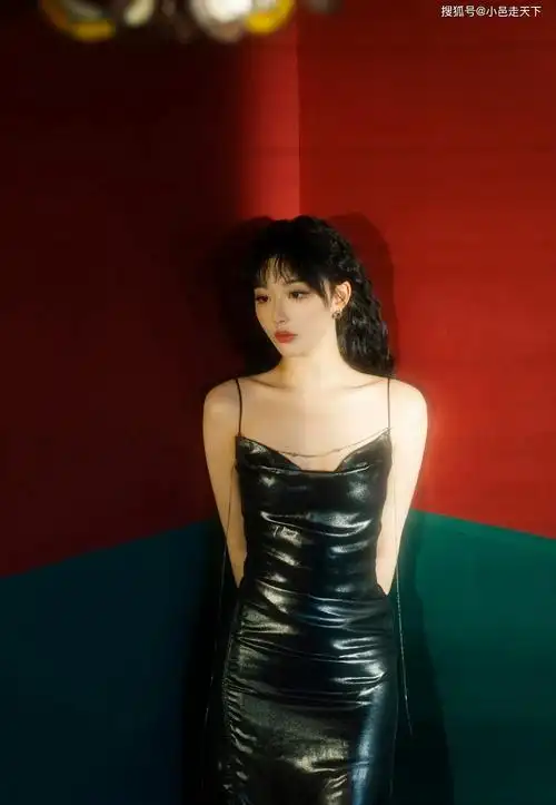 孔雪儿夏日露肩性感写真