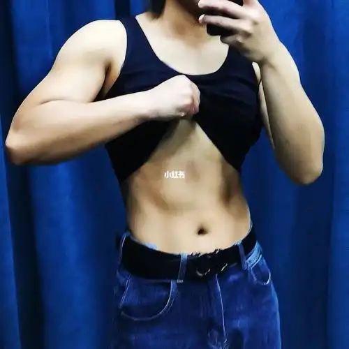 le  #照相馆  #黑皮  #腹肌 #腹肌女生换衣服的时候发现镜子真棒