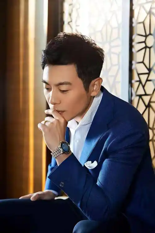 越老越有味,这6位男演员堪称行走的荷尔蒙,大胡茬也挡不住魅力_男人