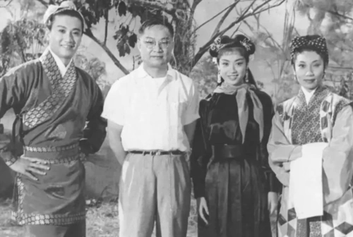 最早的《神雕侠侣》主演是:谢贤,南红,林蛟,梁素琴,上官筠慧等.