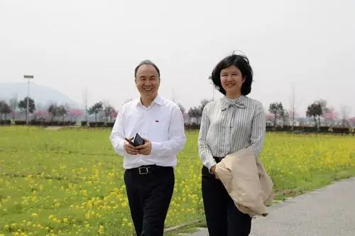 冯海燕王和平到我县调研