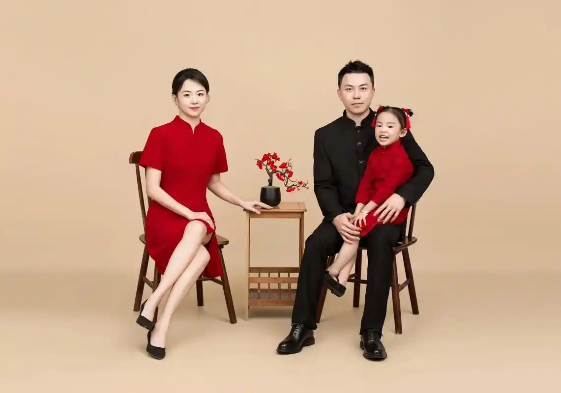 每个家庭都该拥有这样的照片 三世同堂的幸福,美好的瞬间#全家 - 抖音