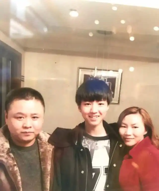 王俊凯打卡自家奶茶店却没有进去真正的用意你知道吗