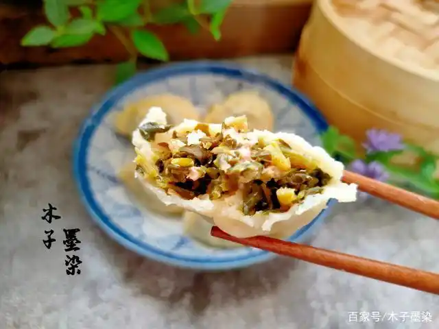 头伏饺子,老妈用1种常见野菜调馅,清香不腻,适合夏天