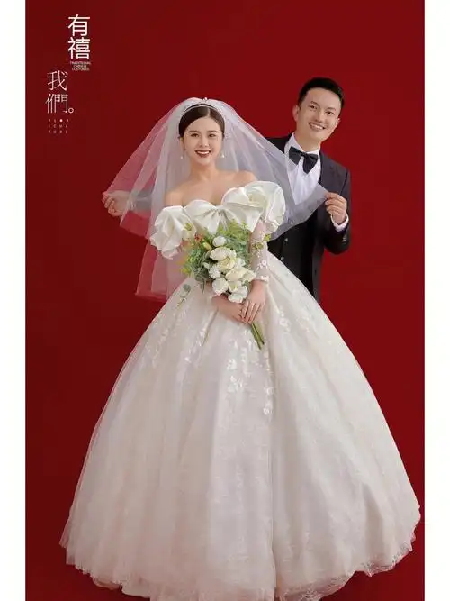 超喜欢的红色背景婚纱照