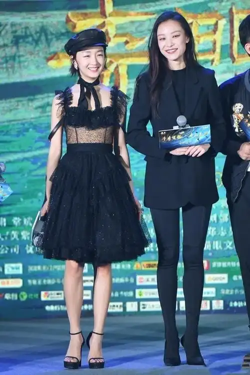 童颜只服周冬雨!25岁看起来只有15岁,29岁倪妮和她同框竟似母女!