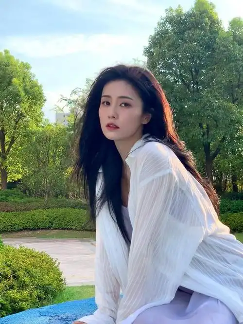 狗仔盯上白鹿,曝她睡虞书欣cp王鹤棣,捏许凯屁股,亲妈都管不了|闺蜜