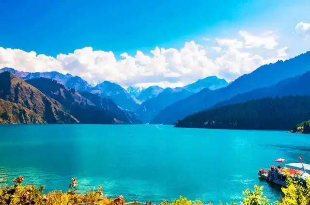 天山天池6月份穿什么衣服