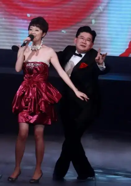 上海卫视当家花旦倪琳,今嫁入豪门,美艳婚纱照曾让七男争做新郎