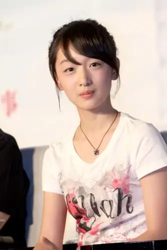 组图:冻龄少女!17岁周冬雨颜值如今几乎没变 气质提升清纯依旧