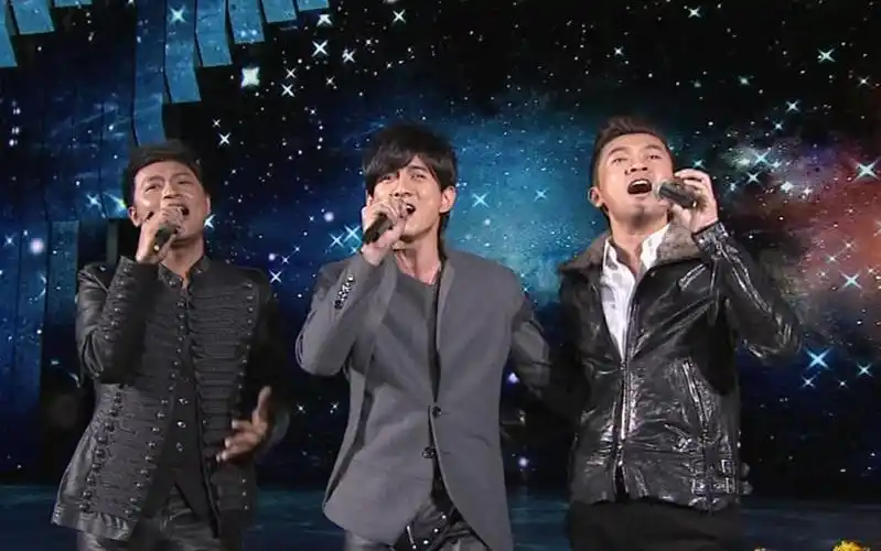 【现场】2010年元宵晚会 小虎队 星光依旧灿烂_哔哩哔哩 (゜-゜)つロ