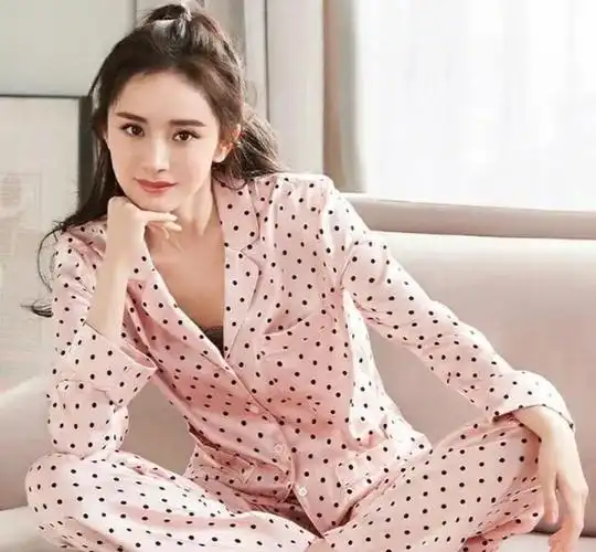 杨幂穿睡衣拍写真大片三套睡衣拍出三种气质不愧是时尚达人