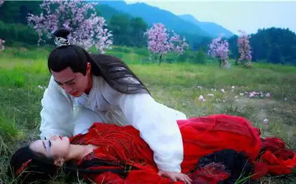 花千骨》结局收视逆天 网友呼唤"醋吻"番外