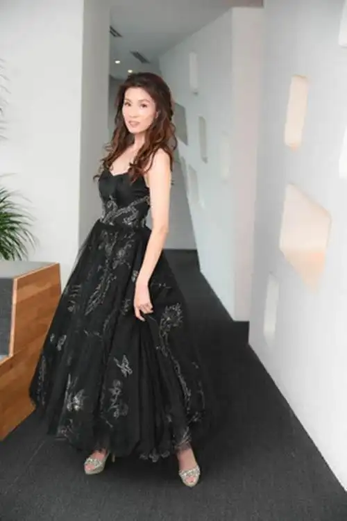 51岁叶全真自曝甲状腺出问题,双手不自觉发抖气喘,越吃越瘦