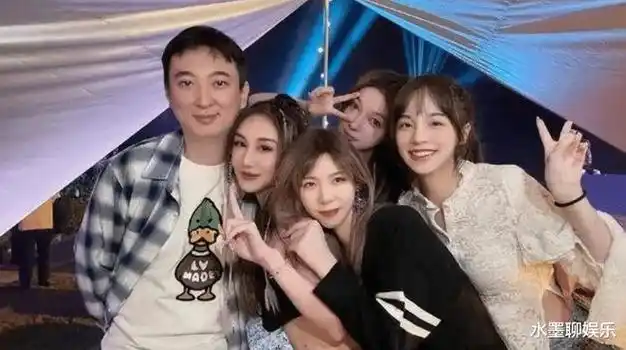 王思聪新女友宣示主权不求长久只争朝夕认知清晰被赞清醒