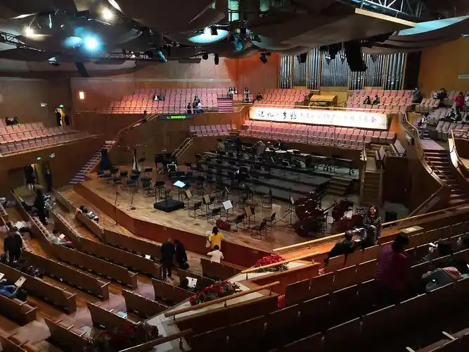 f区1排的视角,离舞台很近,早知道就不带我的超大副望远镜了