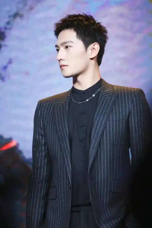 寸头短发才是检验帅哥的唯一标准当红男明星寸头造型合集