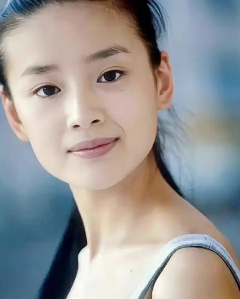 董洁素颜看起来好舒服,干净又漂亮,干净又简单