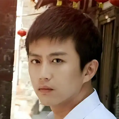 回顾郝蕾:与刘烨离婚后,自己一人养育双胞胎儿子,如今怎么样了