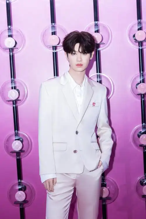 黄明昊美诺品牌全球代言人