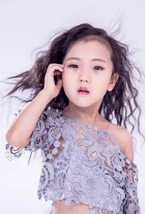 大盘点女童烫的可爱发发型图片 活泼漂亮的小女孩卷烫发赏析